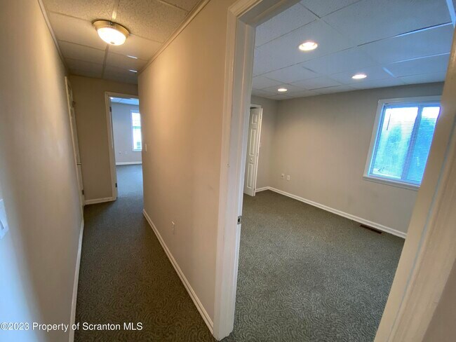 Building Photo - 440 Larch St