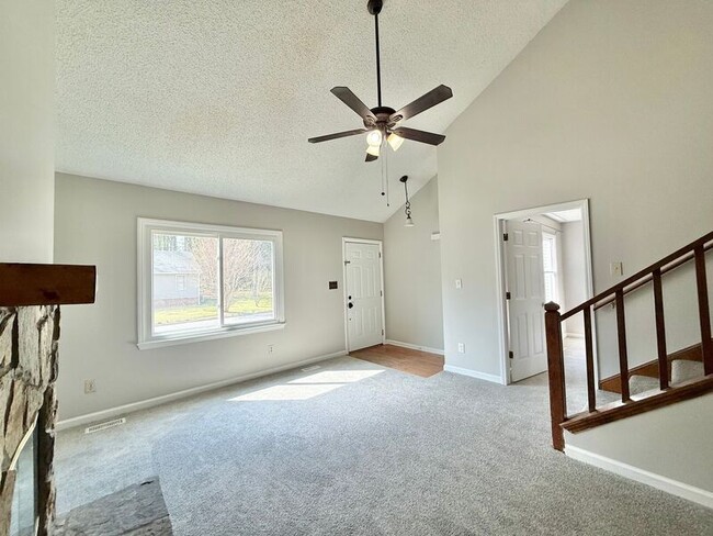 Building Photo - 825 Rawls Dr
