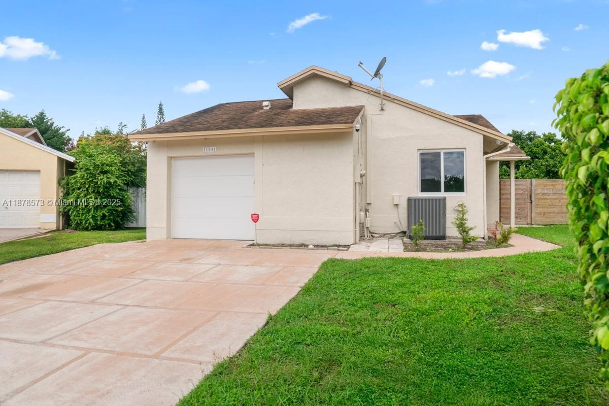 Primary Photo - 11041 SW 11th Ct