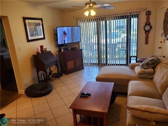 Building Photo - 150 Cypress Club Dr