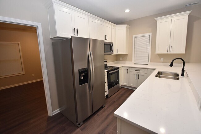 Foto del edificio - 821-833 W 7th St