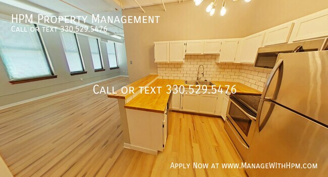 Building Photo - 1133 W 9th St