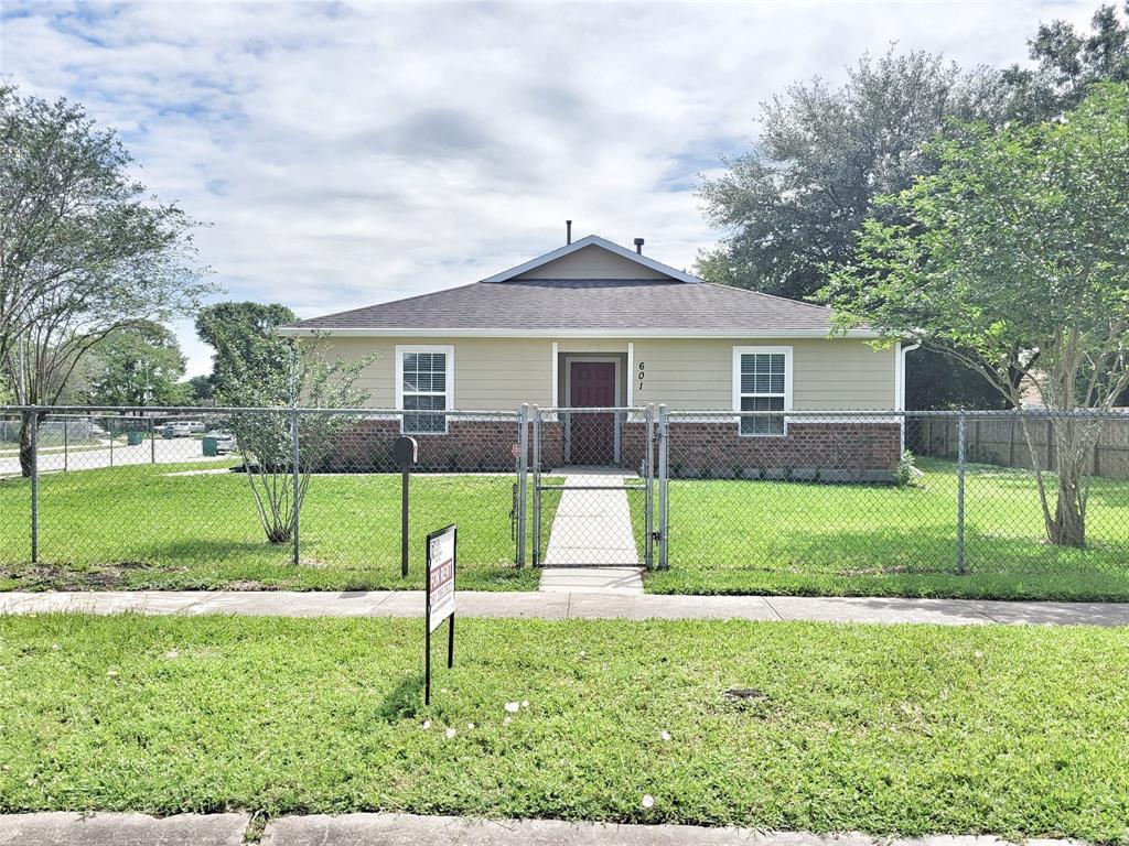 Primary Photo - 601 Alvin St