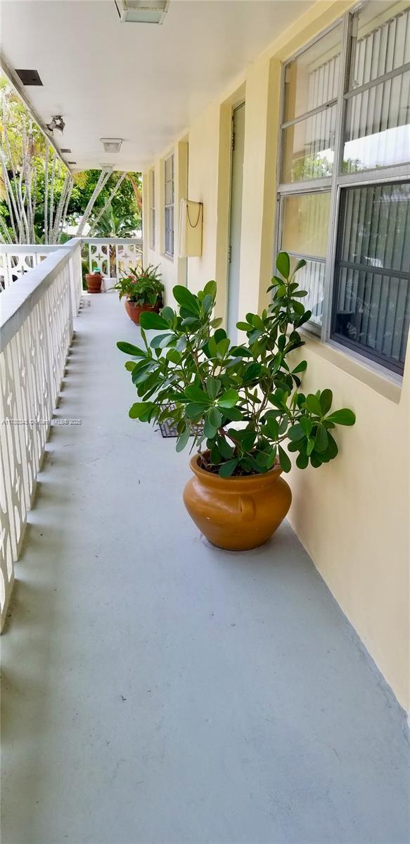 Foto del edificio - 604 NE 29th Dr