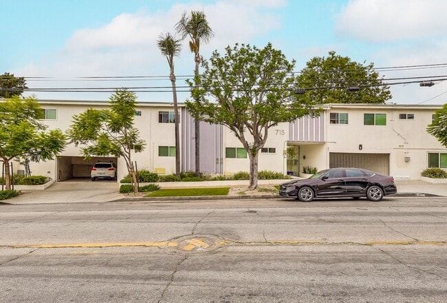 Building Photo - 715 Marlborough Ave