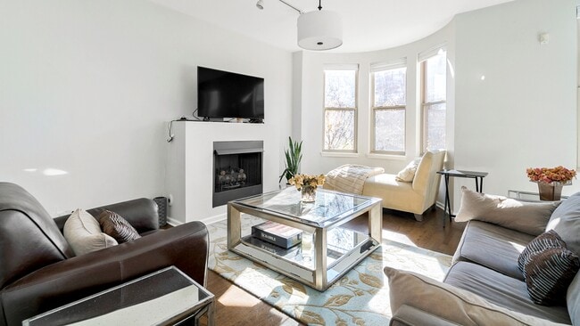 Building Photo - 720 W Evergreen Ave