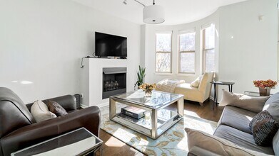 Building Photo - 720 W Evergreen Ave