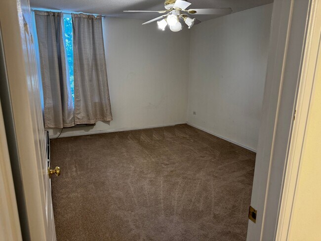 Foto del edificio - 2231 S Vaughn Way