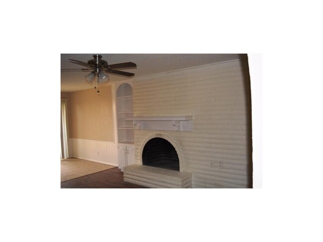 Building Photo - Beautiful Duplex in Hurst!!