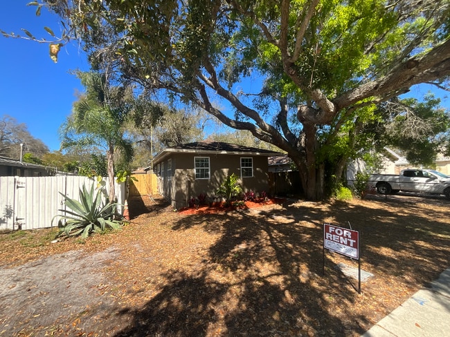 Building Photo - 32 8th Ave SE