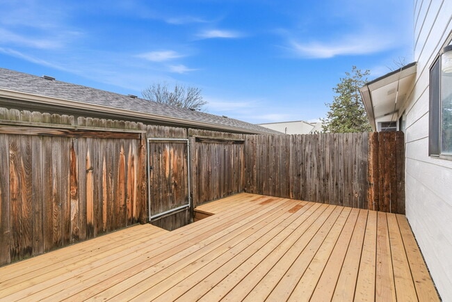 Building Photo - 8443 W Rifleman St