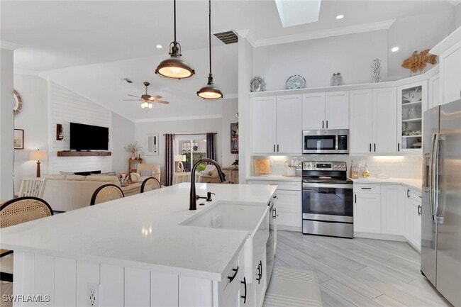 Building Photo - 1151 Jardin Dr