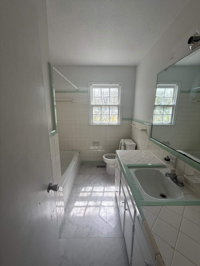 Building Photo - Clayton Dr Duplexes