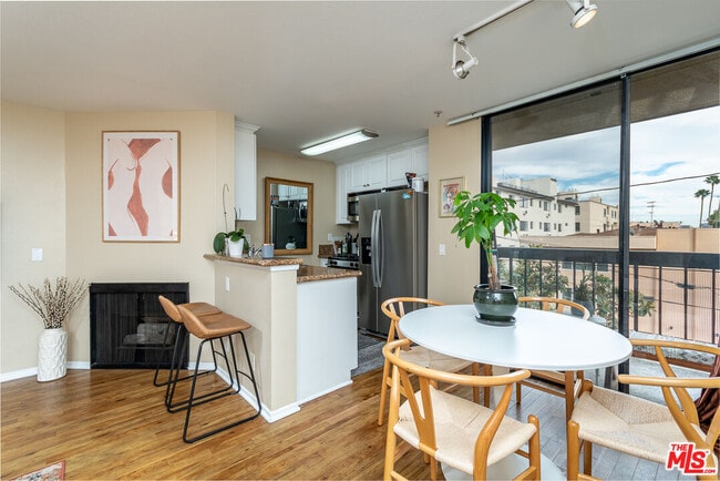 Foto del edificio - 7320 Hawthorn Ave