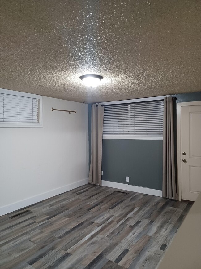 Building Photo - 578 750 W