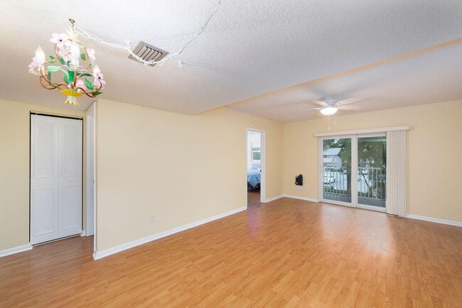Building Photo - 18081 SE Country Club Dr