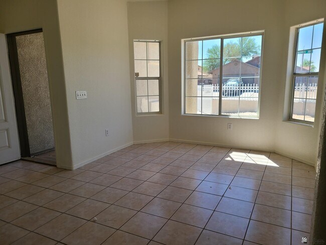 Foto del edificio - 1691 Dolores Ave