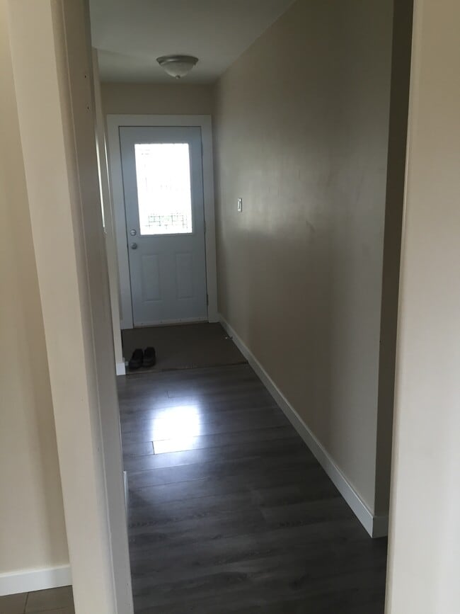 Building Photo - 12407 132 Av NW