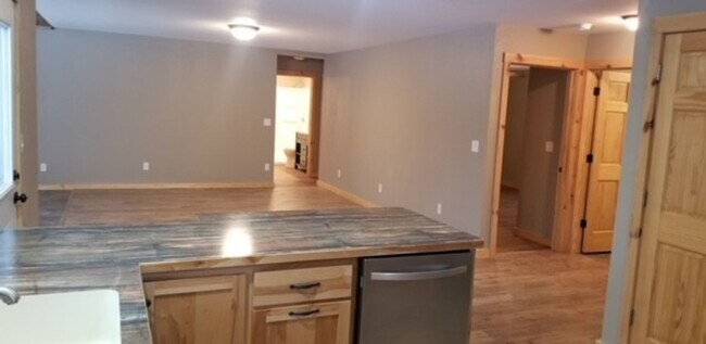 Foto del edificio - 3 Bedrooms, 2 Bathrooms Single Family Home in Merrifield, MN w/2 car garage