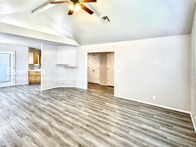 Foto del edificio - 1201 W 112th St