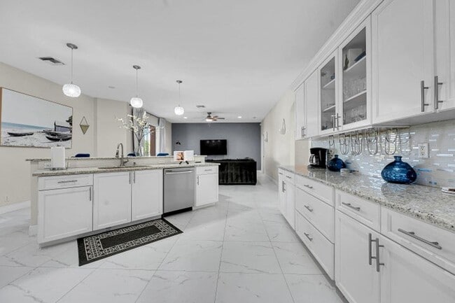 Building Photo - 13620 Folkestone Ct