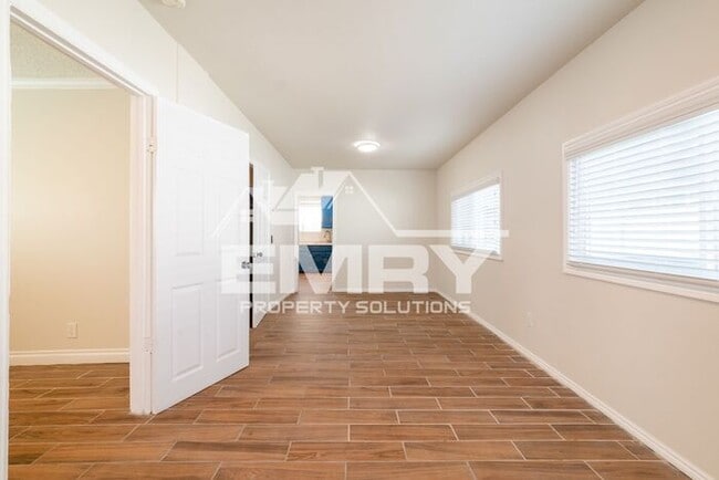 Foto del edificio - Newly Renovated 3 Bed 1 Bath Home on Everg...