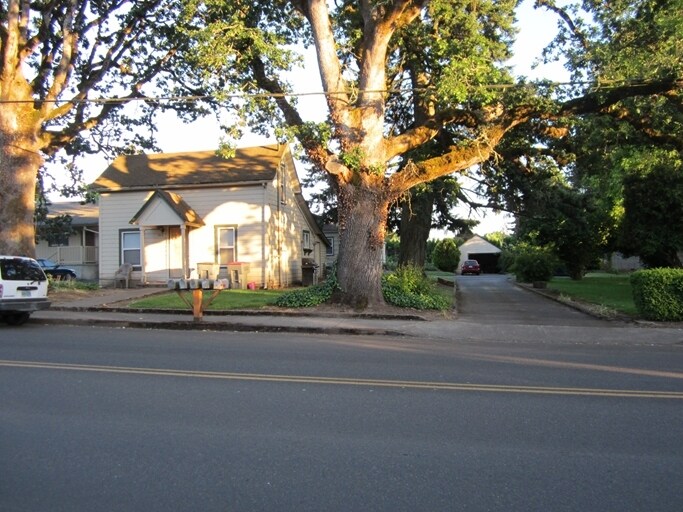 Building Photo - 722 SW Fellows St