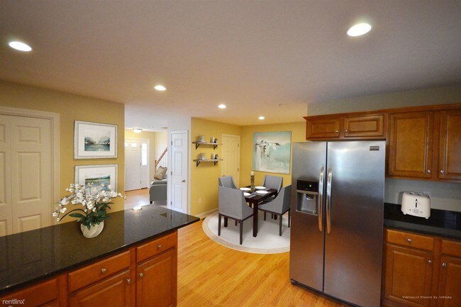 Building Photo - 3 br, 1 bath  - 855 Temple St # A101