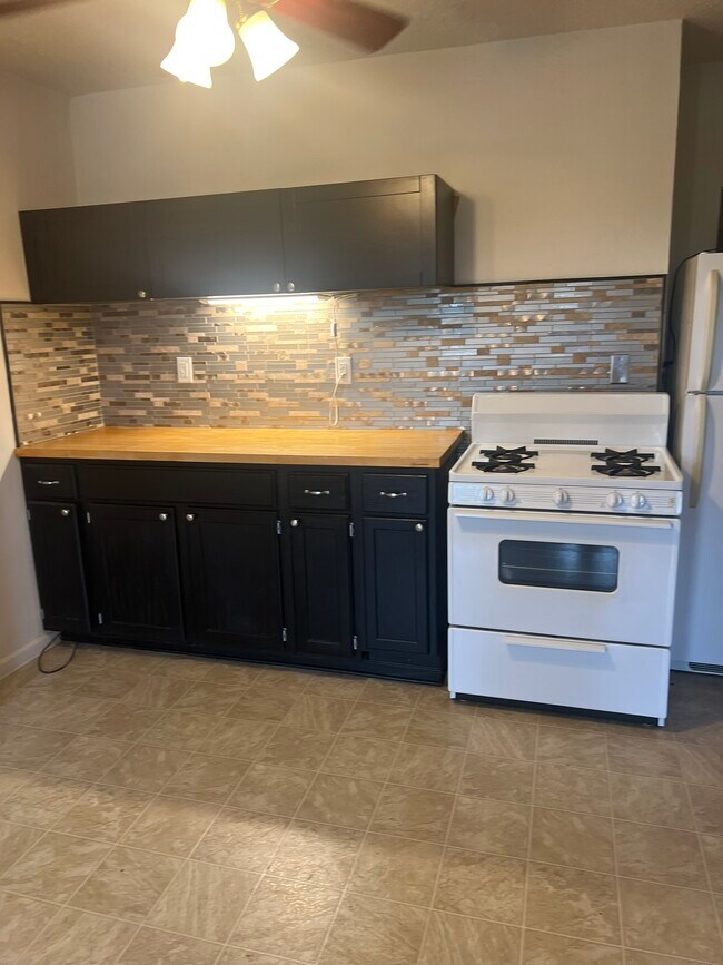 Cocina - 1033 7th St W