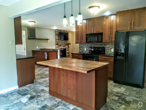 Building Photo - 16351 Petro Dr