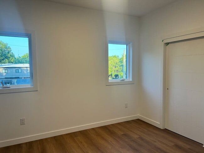 Photo du bâtiment - 98 Bristol Ave