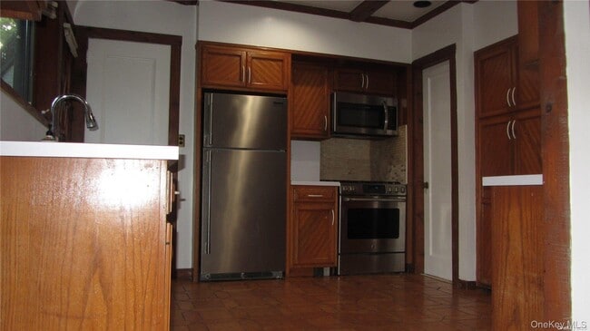 Building Photo - 100 Hicks Ln