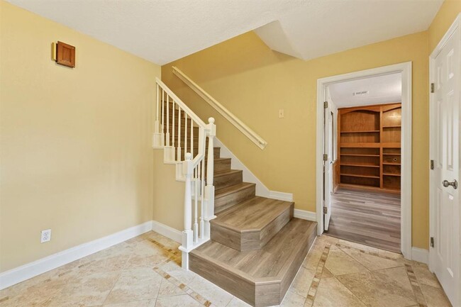 Building Photo - 11806 Gardenglen Dr