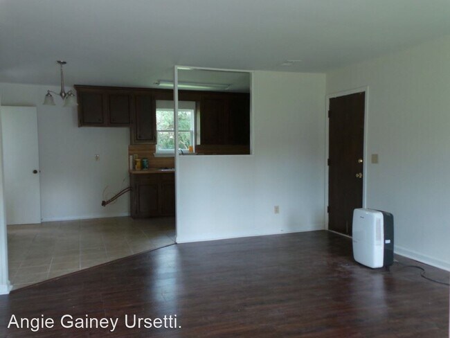 Foto del edificio - 3 br, 1.5 bath House - 107 Salem Court