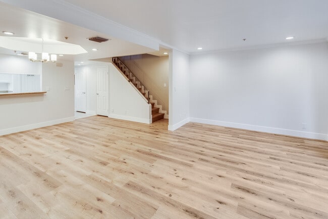 Building Photo - 321 W Dryden St