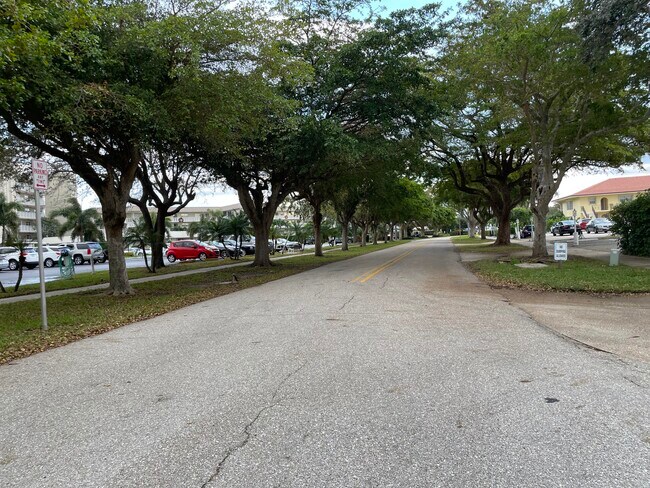 Foto del edificio - 37 Yacht Club Dr