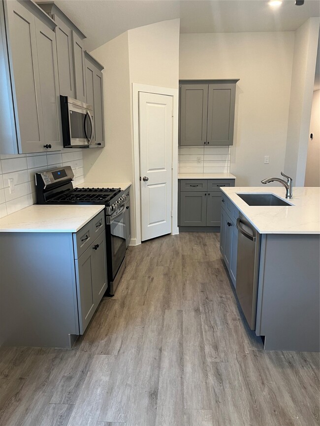 Building Photo - 885 Rd 5102