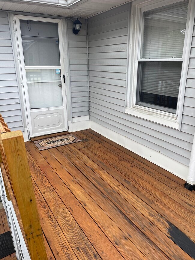 Front Entrance/Deck - 498 Ringwood Ave