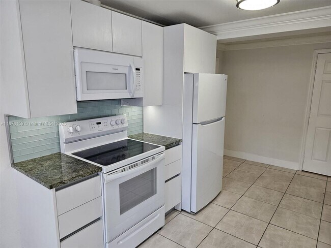 Foto del edificio - 651 SW 66th Ave