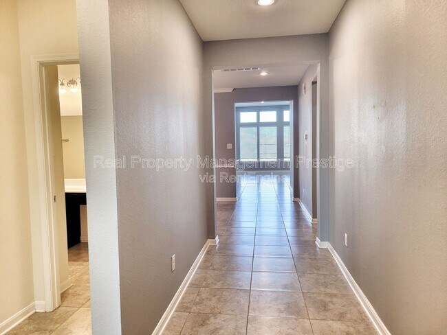 Foto del edificio - 1618 Cintola Ln