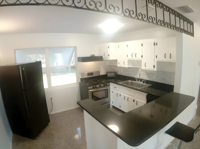 Foto del edificio - 1680 6th Ave