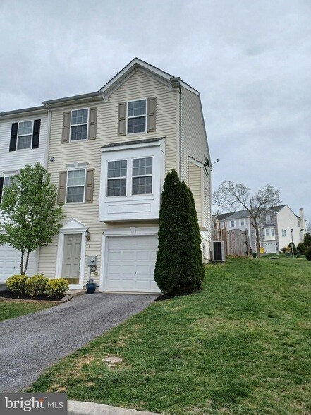 Building Photo - 10 Lopez Dr