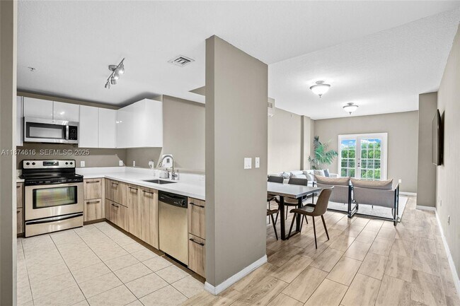 Foto del edificio - 5271 SW 8th St