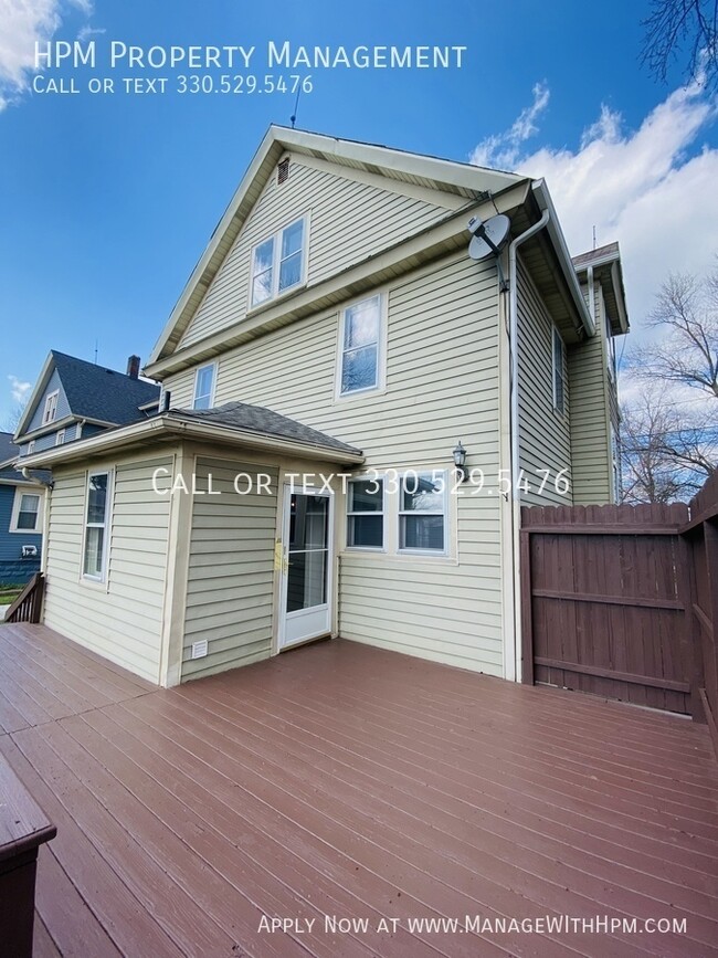 Building Photo - Welcome to 246 W Maple in Historic Downtow...