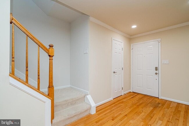 Building Photo - 1275 Quaker Hill Dr