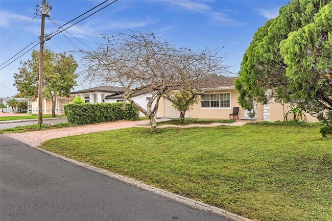 Foto del edificio - 6640 Evergreen Dr