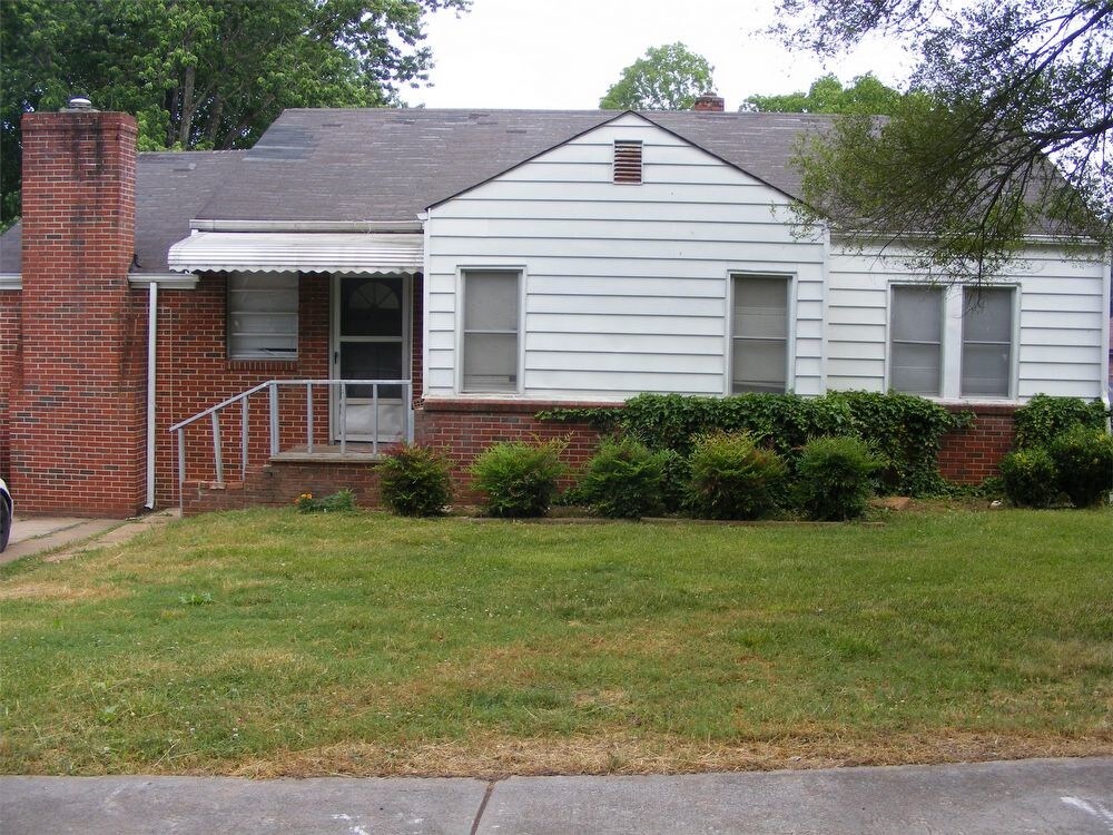 Primary Photo - 1026 Jones St