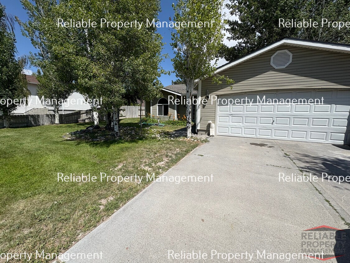 Foto principal - 1799 Ironwood Dr