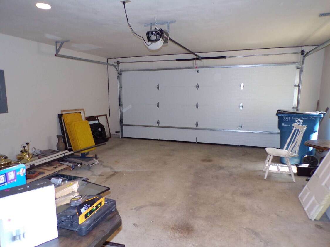 Primary Photo - Furnished 3 bedroom, 3.5 bath