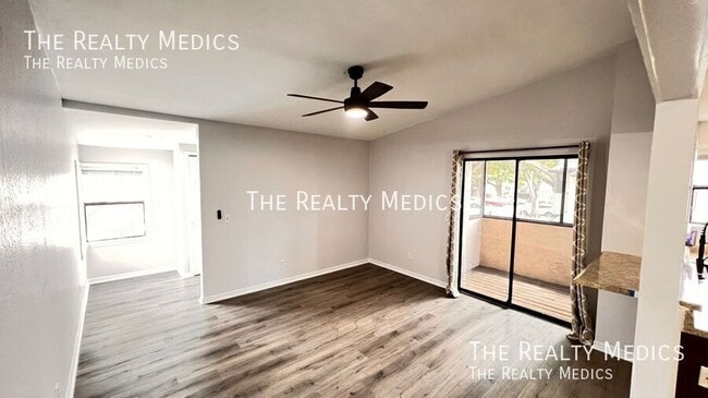 Foto del edificio - 3043 Antique Oaks Cir